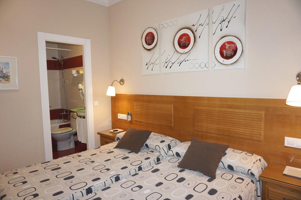 Santillan II Hotel Madri Quarto foto