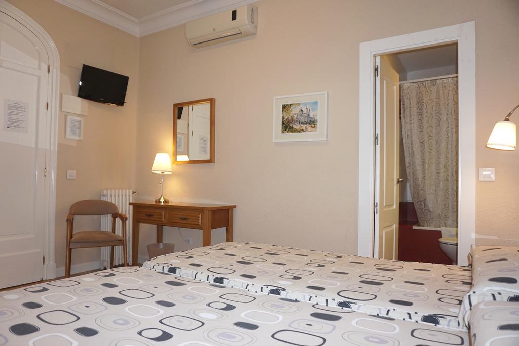 Santillan II Hotel Madri Quarto foto