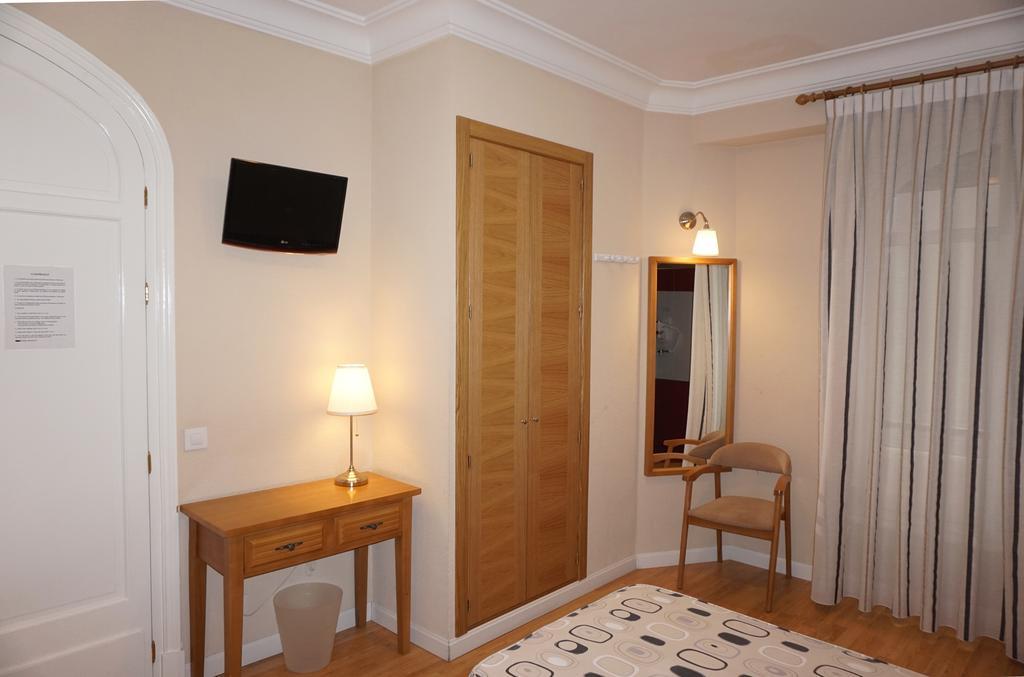 Santillan II Hotel Madri Quarto foto