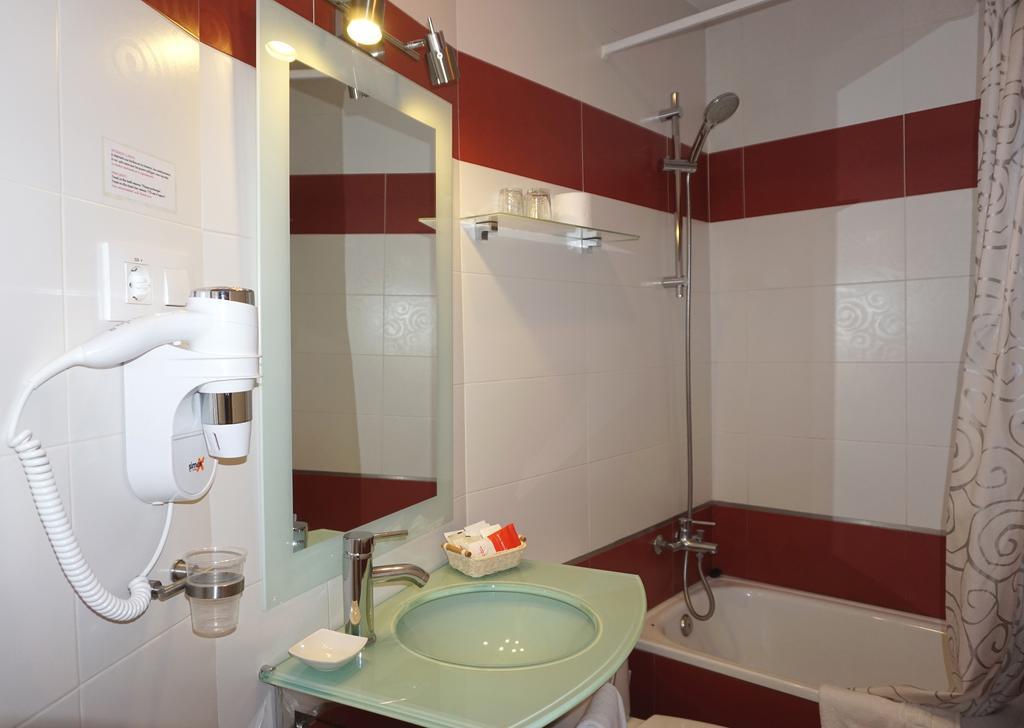 Santillan II Hotel Madri Quarto foto