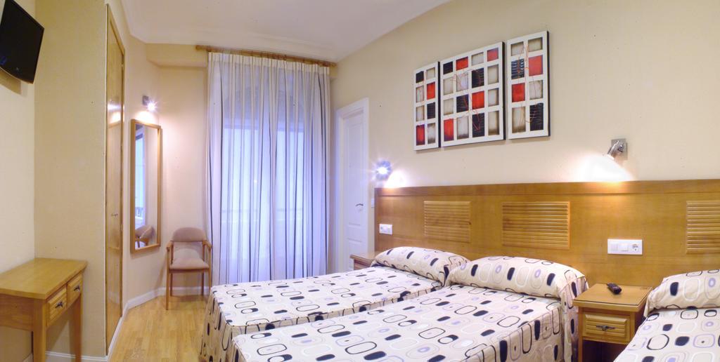 Santillan II Hotel Madri Quarto foto