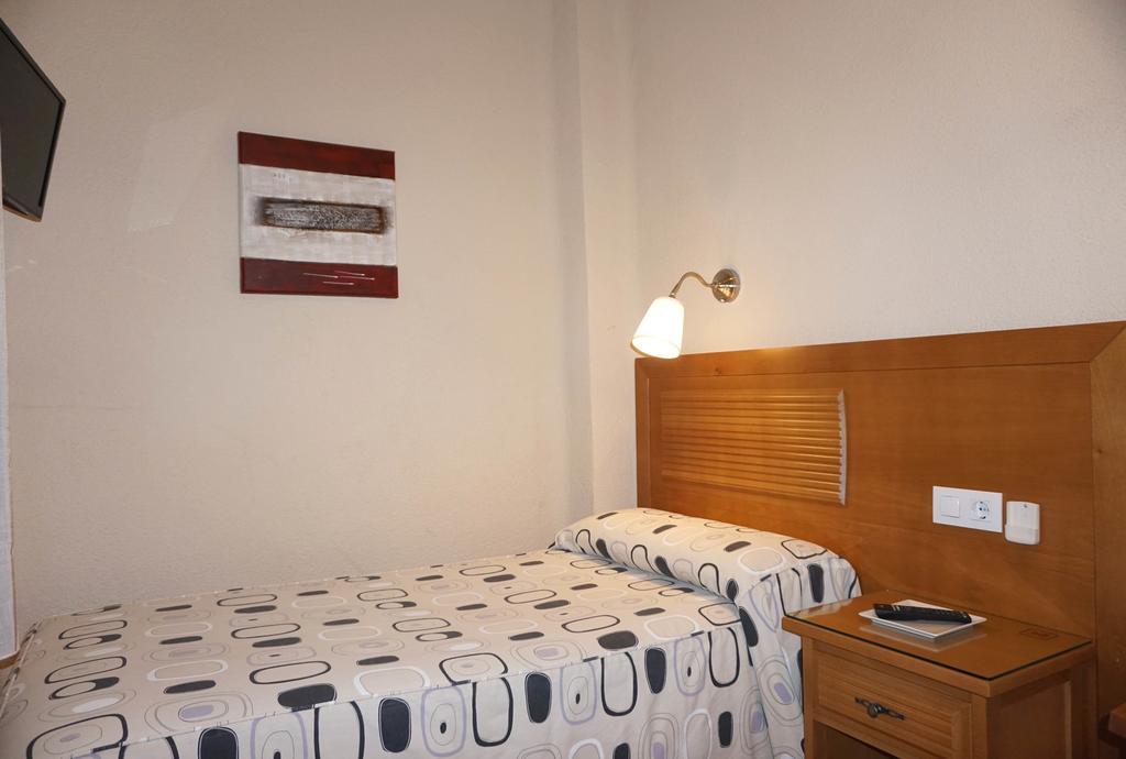 Santillan II Hotel Madri Quarto foto